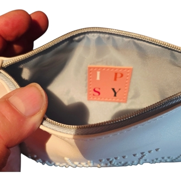 Ipsy Cream Clutch with Chain Handle-NWOT - Picture 2 of 3